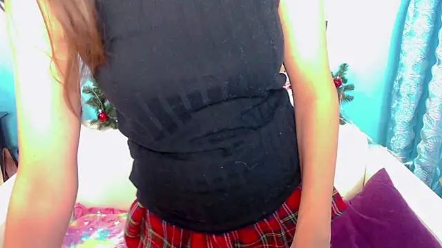 Snapshot of LindaaLu chatting on 01.15.25 LindaaLu online show from 01.15.25