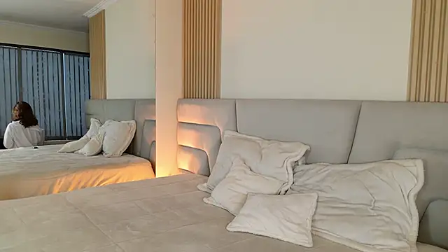 Zoe Benson online show from 02.25.26