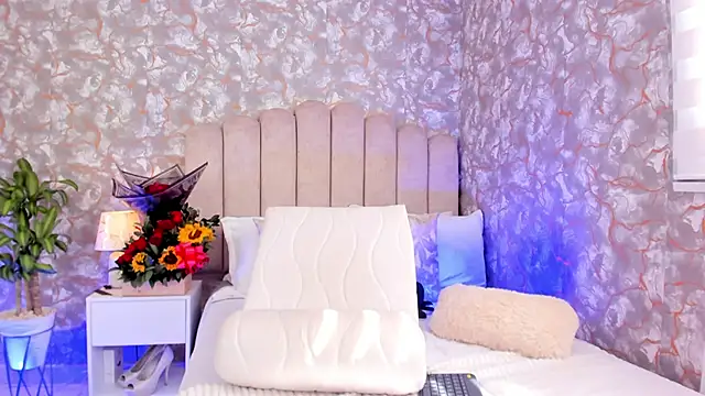 Snapshot of MiaTowson chatting on 09.25.25 MiaTowson online show from 09.25.25