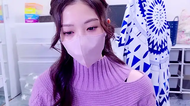 Snapshot of oxo_yuna_oxo chatting on 12.08.24 oxo yuna oxo online show from 12.08.24