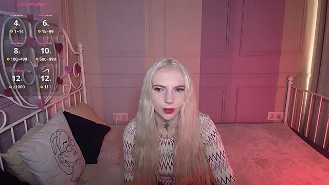 Snapshot of AnneTenet chatting on 02.13.25 AnneTenet online show from 02.13.25