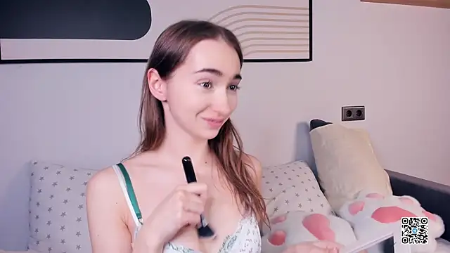 PollyBeev online show from 09.14.25