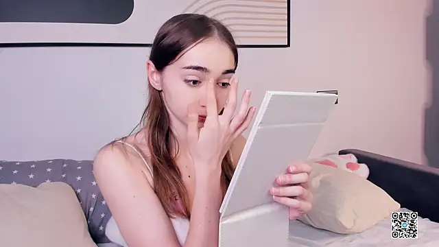 PollyBeev online show from 09.19.25