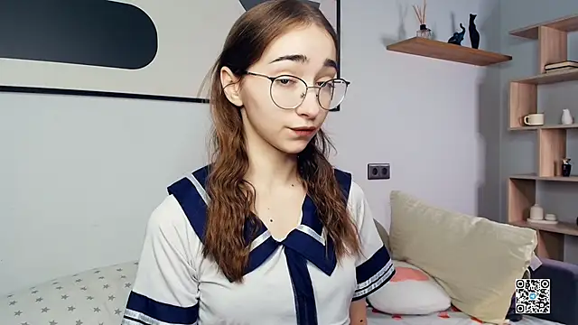 PollyBeev online show from 10.11.25