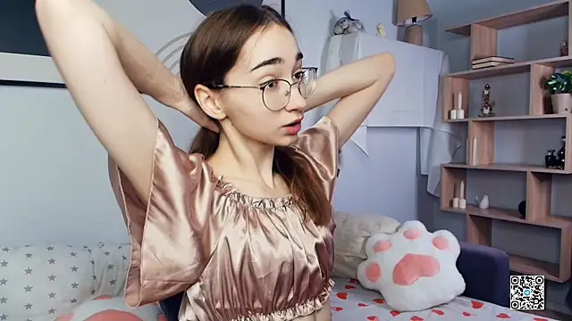 PollyBeev online show from 10.24.25