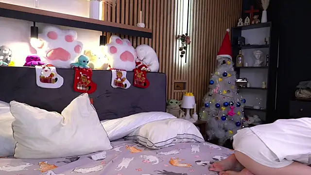 PollyBeev online show from 11.28.25