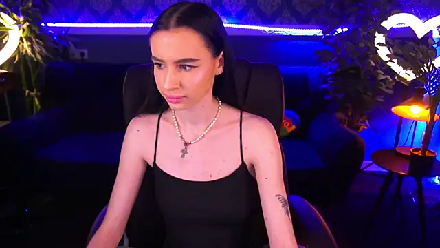 Snow WhiteeeX online show from 01.30.25