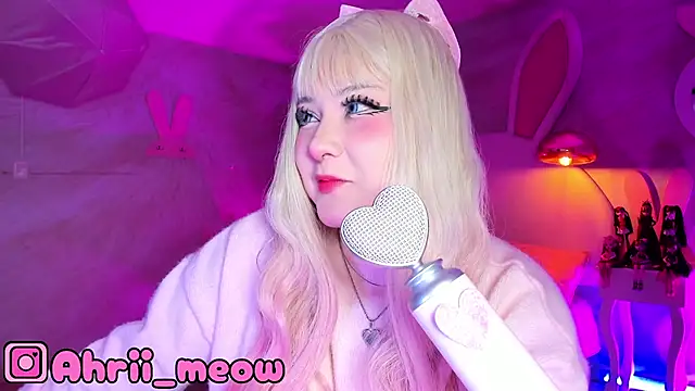 Snapshot of AHRI_LEE chatting on 09.17.25 AHRI LEE online show from 09.17.25