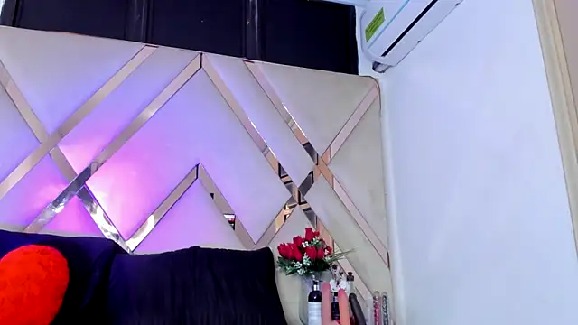 ninaht online show from 02.22.25