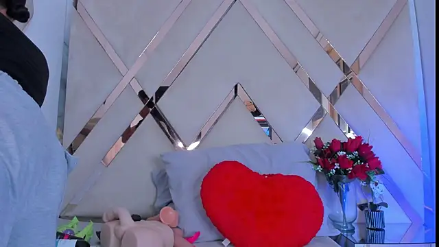 ninaht online show from 10.12.25