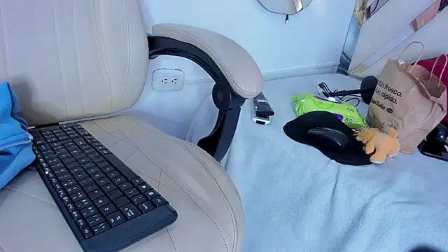 ninaht online show from 10.18.25