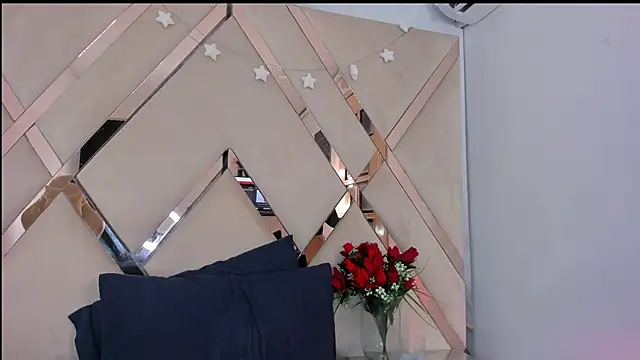 ninaht online show from 11.21.25