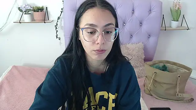 Snapshot of Freyja_01 chatting on 09.19.25 Freyja 01 online show from 09.19.25