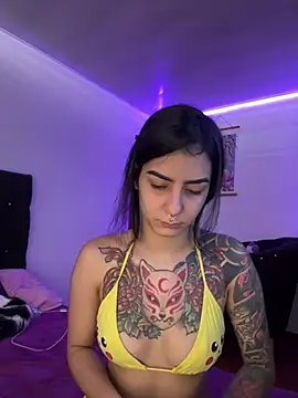 Snapshot of Alice_woodville chatting on 01.12.25 Alice woodville online show from 01.12.25