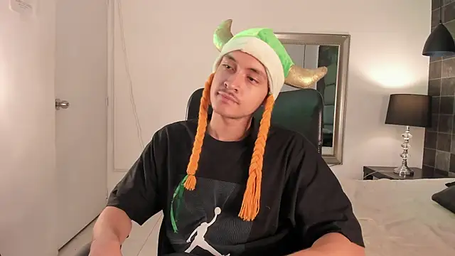 Desmon Clark online show from 03.18.25