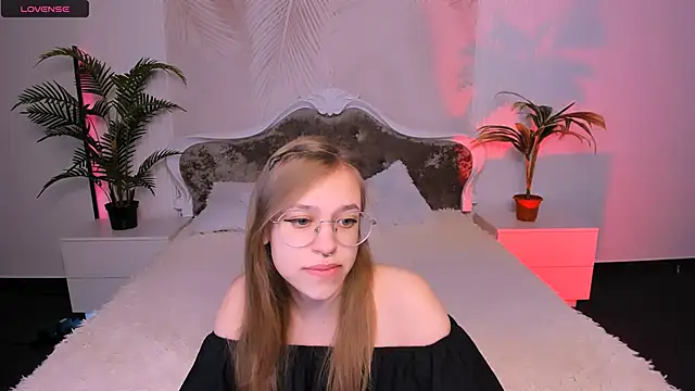 LayriantaVee online show from 01.15.25