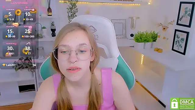 LayriantaVee online show from 02.10.25