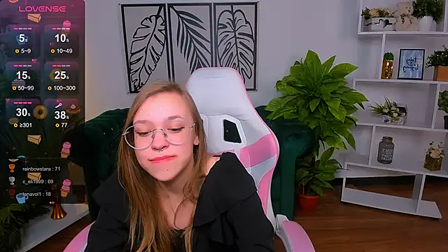 LayriantaVee online show from 02.11.25