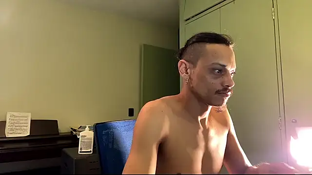 Snapshot of villanocat chatting on 09.30.25 villanocat online show from 09.30.25