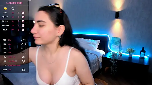 hannacheekss  online show from 01.17.25