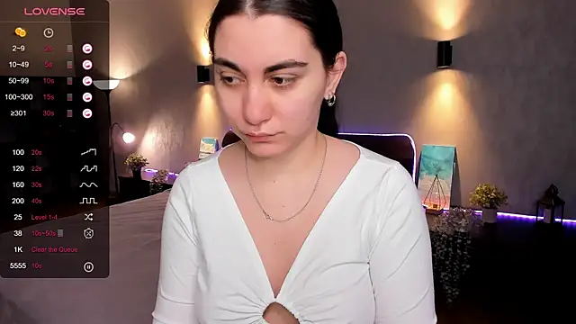 hannacheekss  online show from 03.15.25