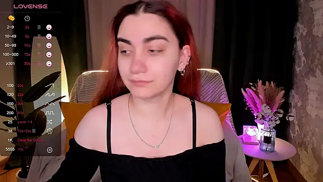 Snapshot of hannacheekss_ chatting on 02.18.26 hannacheekss online show from 02.18.26