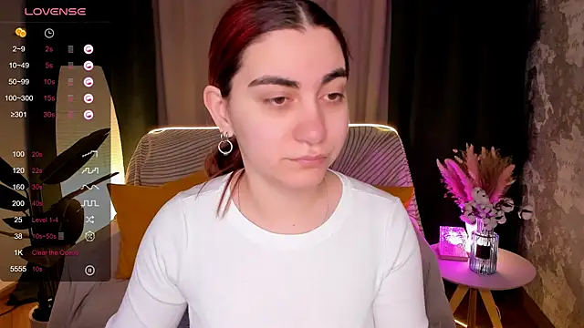 Snapshot of hannacheekss_ chatting on 02.19.26 hannacheekss online show from 02.19.26