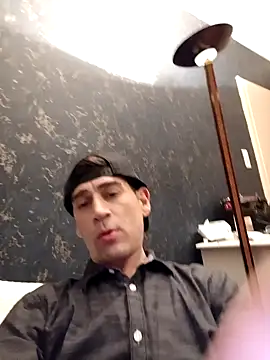 Snapshot of ElyasMatt chatting on 01.17.25 ElyasMatt online show from 01.17.25