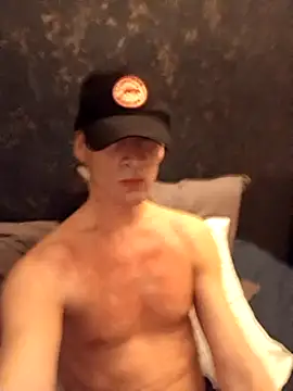 Snapshot of ElyasMatt chatting on 02.05.25 ElyasMatt online show from 02.05.25