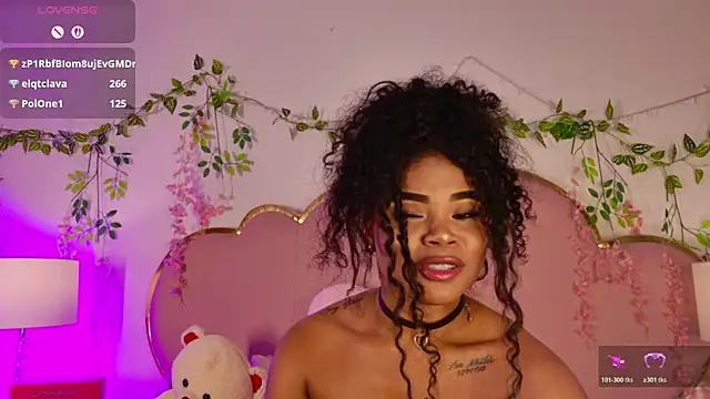 NahiaraReina online show from 05.11.26