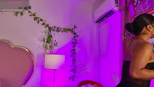 NahiaraReina online show from 05.23.26
