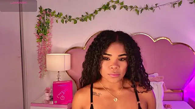 NahiaraReina online show from 05.26.26