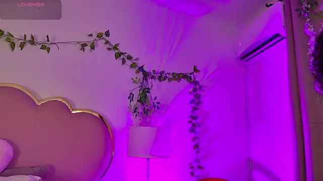 NahiaraReina online show from 05.28.26
