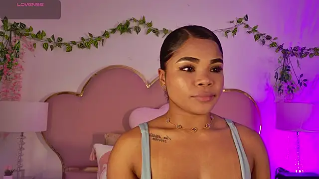 NahiaraReina online show from 06.02.26