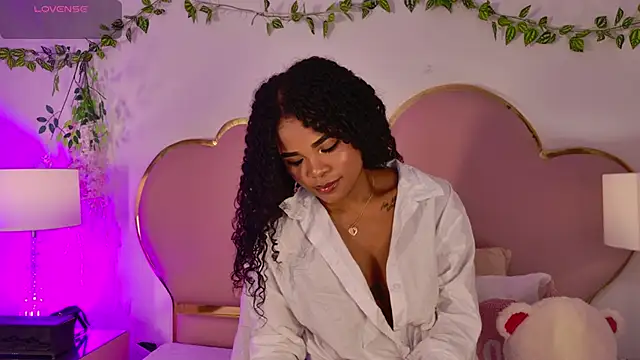 NahiaraReina online show from 06.03.26