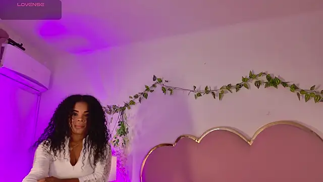 NahiaraReina online show from 06.07.26