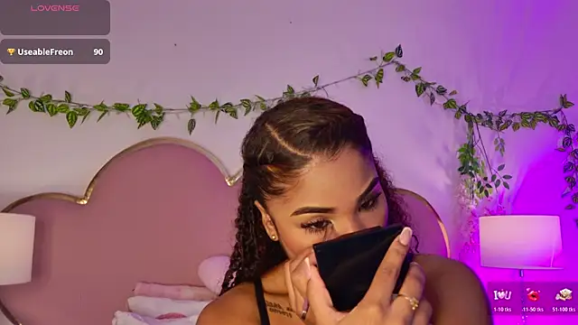 NahiaraReina online show from 07.03.26