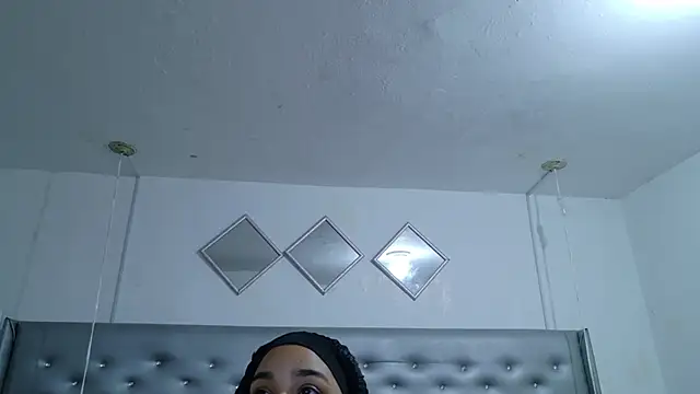 Snapshot of EileenBenzon chatting on 04.16.26 EileenBenzon online show from 04.16.26