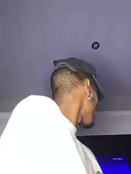 Snapshot of BlueIceCube chatting on 03.18.25 BlueIceCube online show from 03.18.25