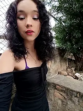 sweet outdoor charm online show from 01.11.26