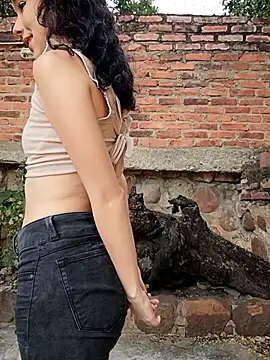 sweet outdoor charm online show from 02.25.26