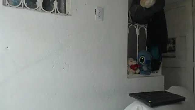 Snapshot of skinny_sweet2411 chatting on 09.13.25 skinny sweet2411 online show from 09.13.25