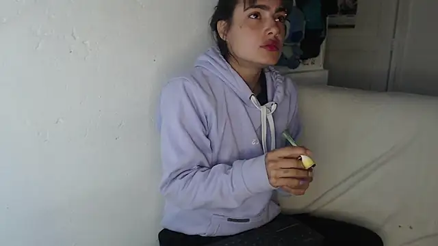 Snapshot of skinny_sweet2411 chatting on 10.02.25 skinny sweet2411 online show from 10.02.25