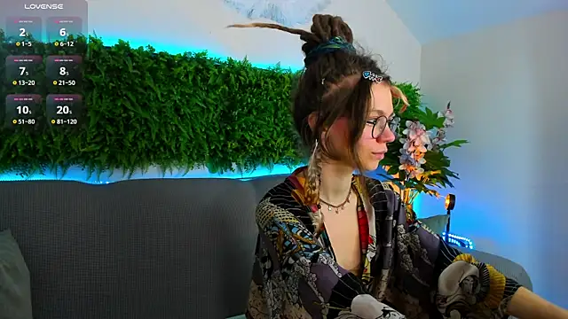 Snapshot of Rin_Skylar chatting on 10.27.25 Rin Skylar online show from 10.27.25