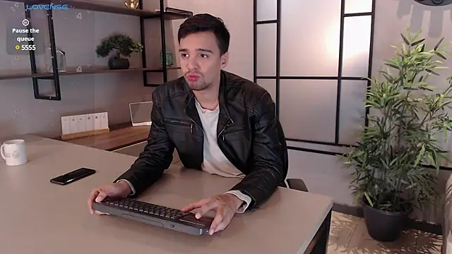 Snapshot of Edward_max chatting on 01.12.25 Edward max online show from 01.12.25
