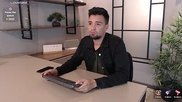 Snapshot of Edward_max chatting on 02.01.25 Edward max online show from 02.01.25