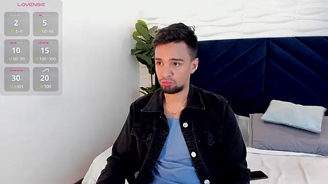 Snapshot of Edward_max chatting on 02.02.25 Edward max online show from 02.02.25