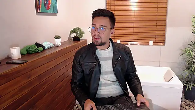 Snapshot of Edward_max chatting on 02.05.25 Edward max online show from 02.05.25