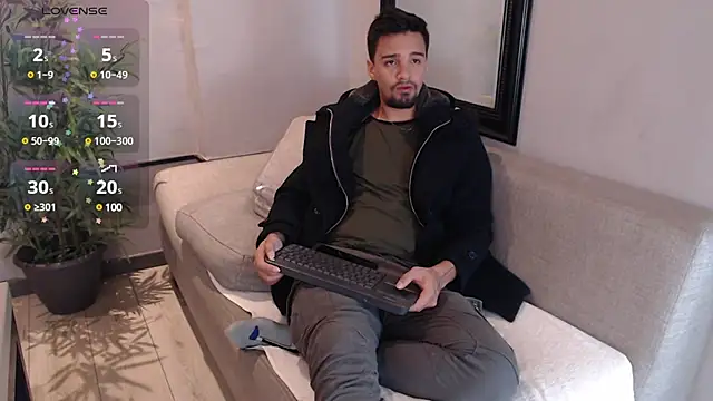 Snapshot of Edward_max chatting on 02.10.25 Edward max online show from 02.10.25
