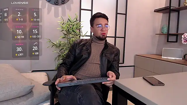 Snapshot of Edward_max chatting on 02.15.25 Edward max online show from 02.15.25